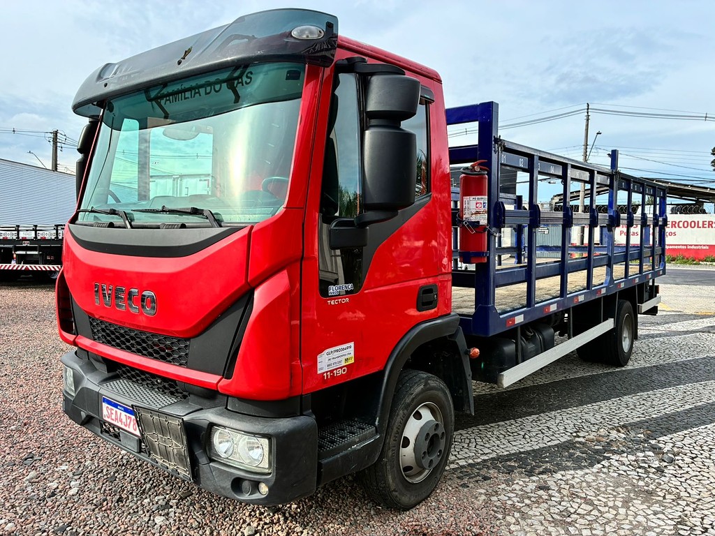 Caminhão IVECO TECTOR 11-190 Gaiola de Gás ANO 2023 de Vieira Caminhões no Paraná