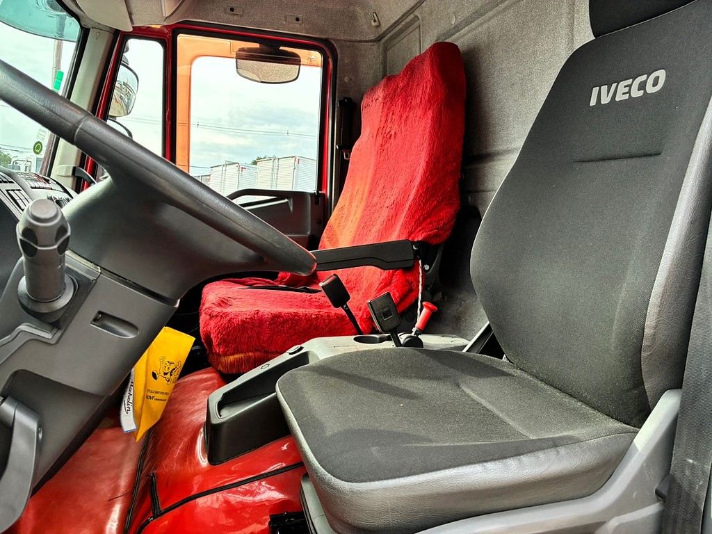 Caminhão IVECO TECTOR 11-190 Gaiola de Gás ANO 2023 de Vieira Caminhões no Paraná