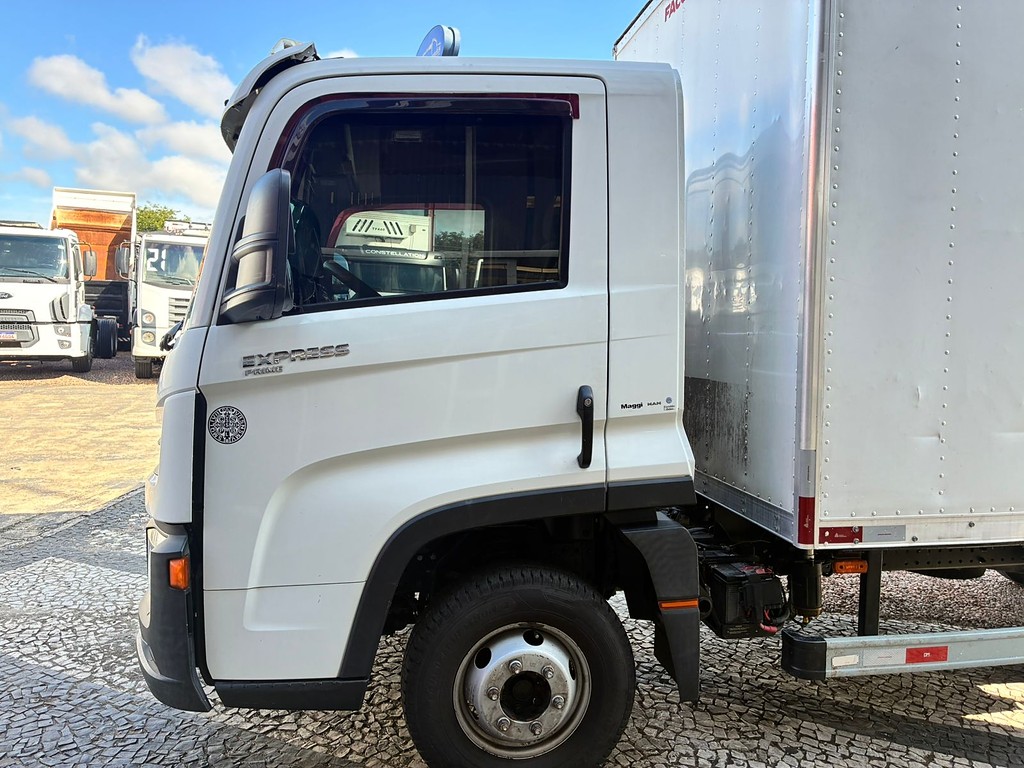 Caminhão VOLKSWAGEN DELIVERY EXPRESS Baú Furgão ANO 2020 de Vieira Caminhões no Paraná