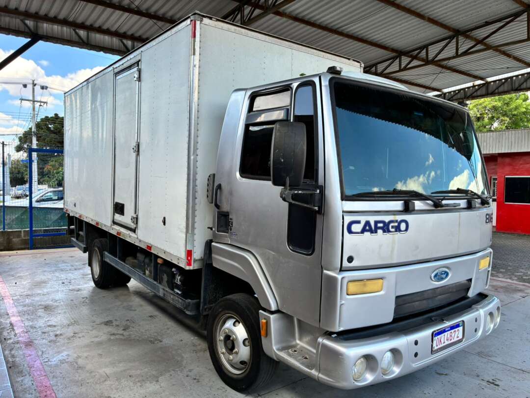 Caminhão FORD CARGO 816 Baú Furgão ANO 2013 de Vieira Caminhões no Paraná