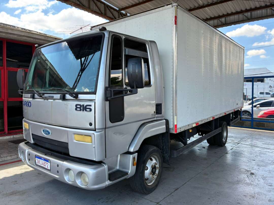 Caminhão FORD CARGO 816 Baú Furgão ANO 2013 de Vieira Caminhões no Paraná