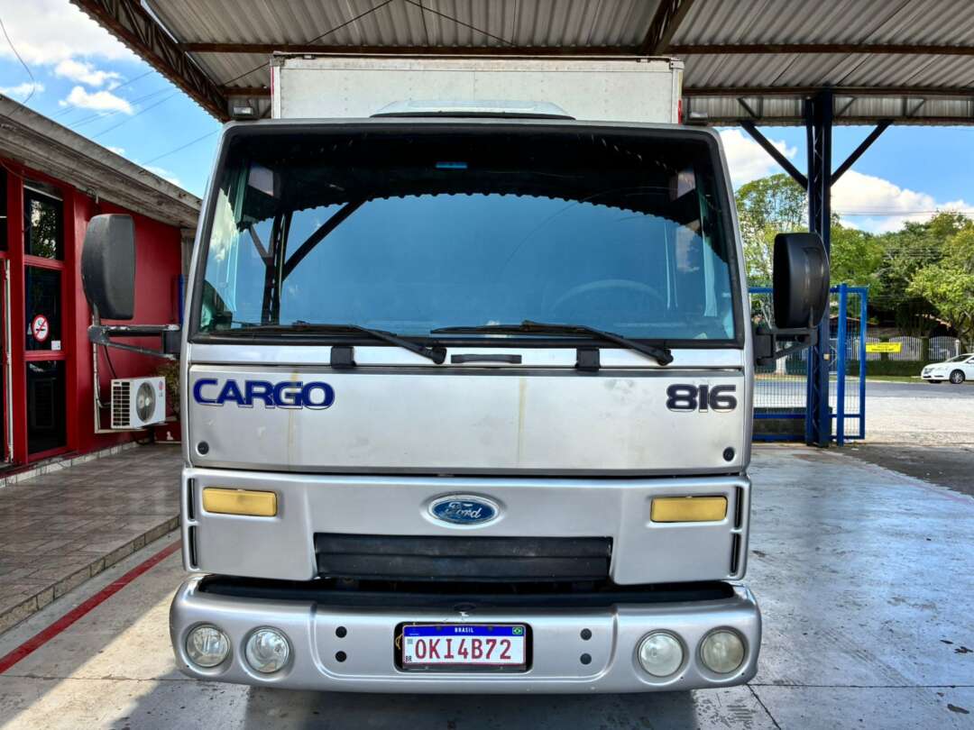 Caminhão FORD CARGO 816 Baú Furgão ANO 2013 de Vieira Caminhões no Paraná