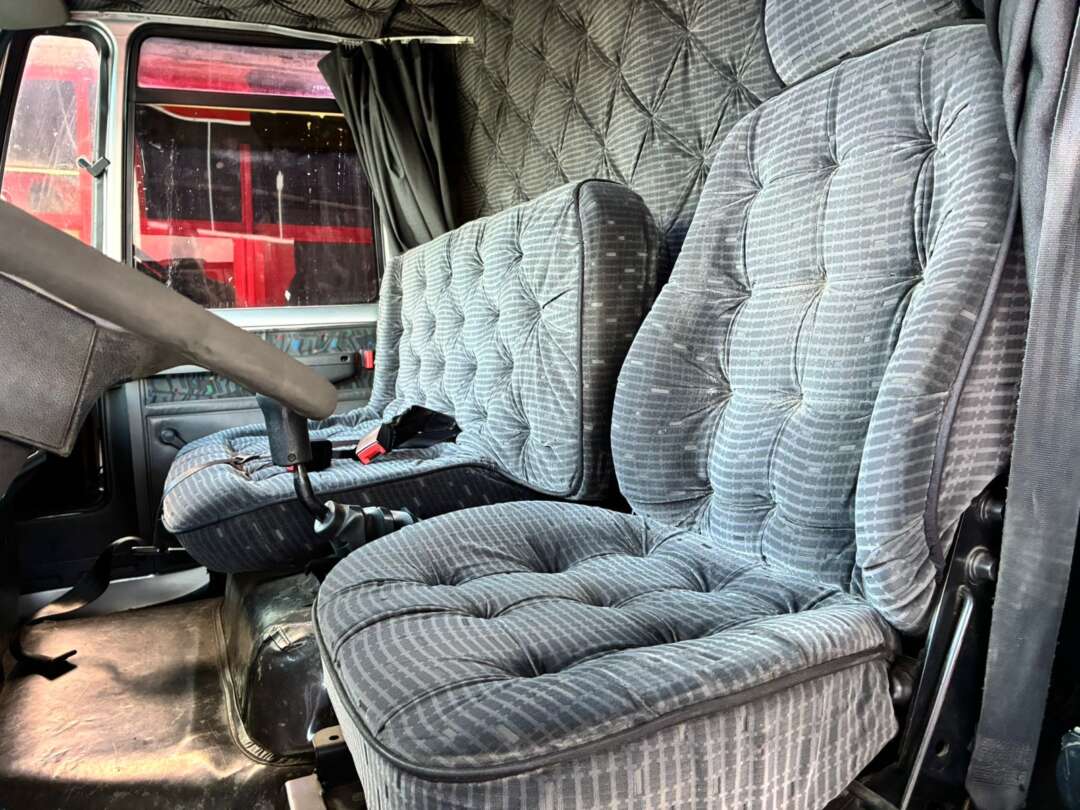 Caminhão FORD CARGO 816 Baú Furgão ANO 2013 de Vieira Caminhões no Paraná