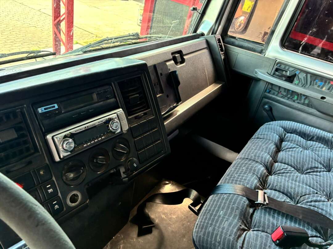 Caminhão FORD CARGO 816 Baú Furgão ANO 2013 de Vieira Caminhões no Paraná