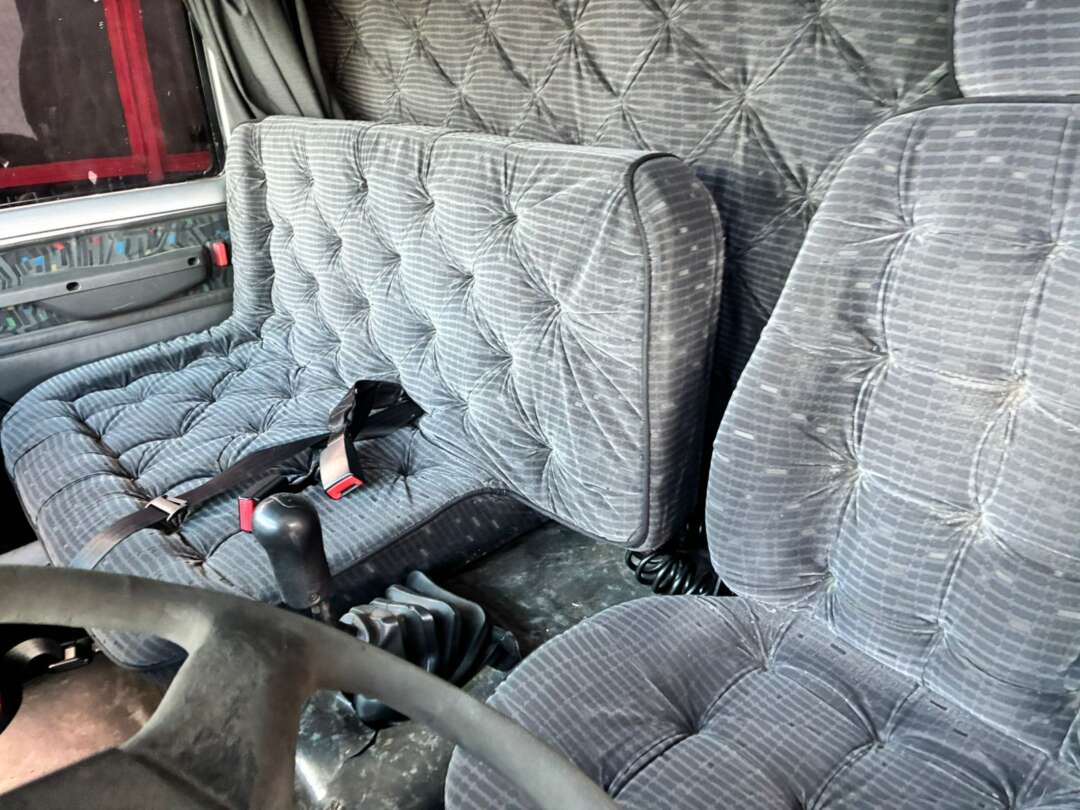 Caminhão FORD CARGO 816 Baú Furgão ANO 2013 de Vieira Caminhões no Paraná