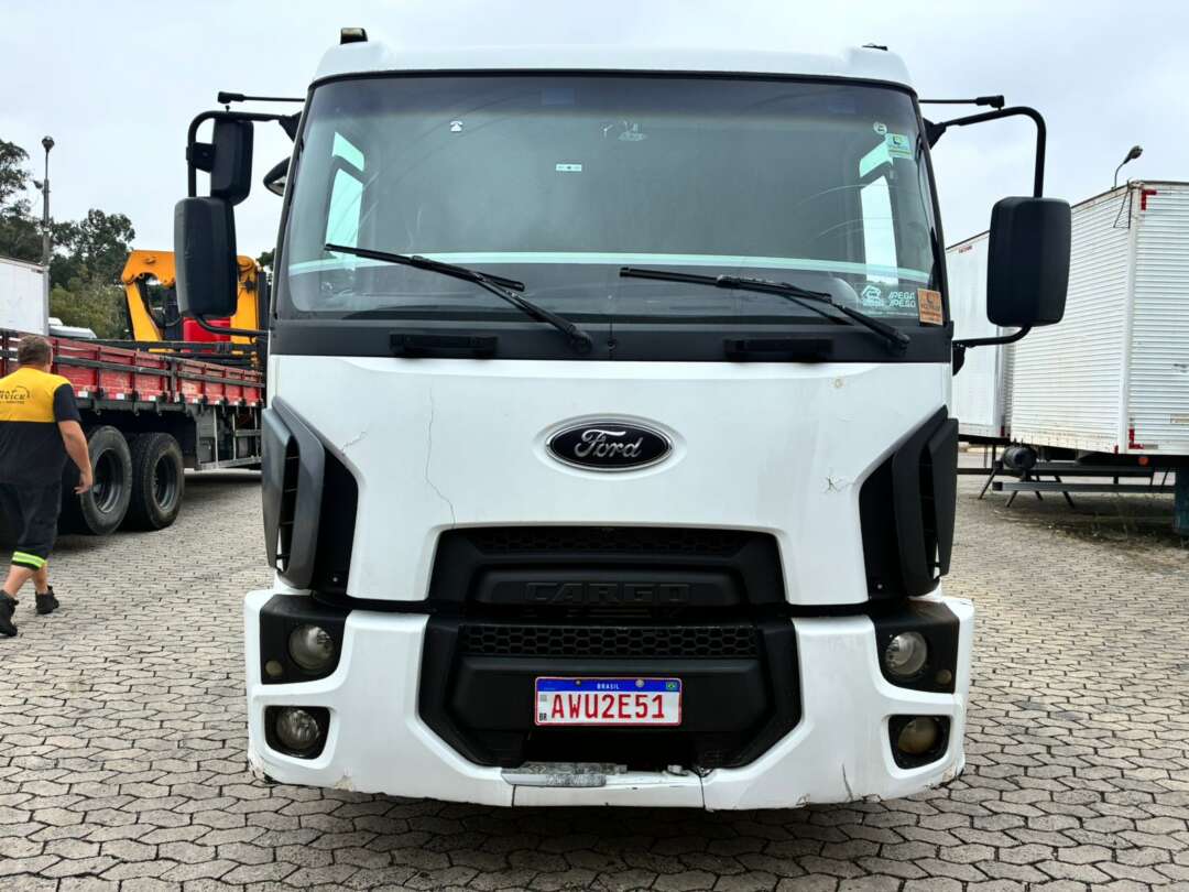 Caminhão FORD CARGO 1519 Chassis ANO 2013 de Vieira Caminhões no Paraná