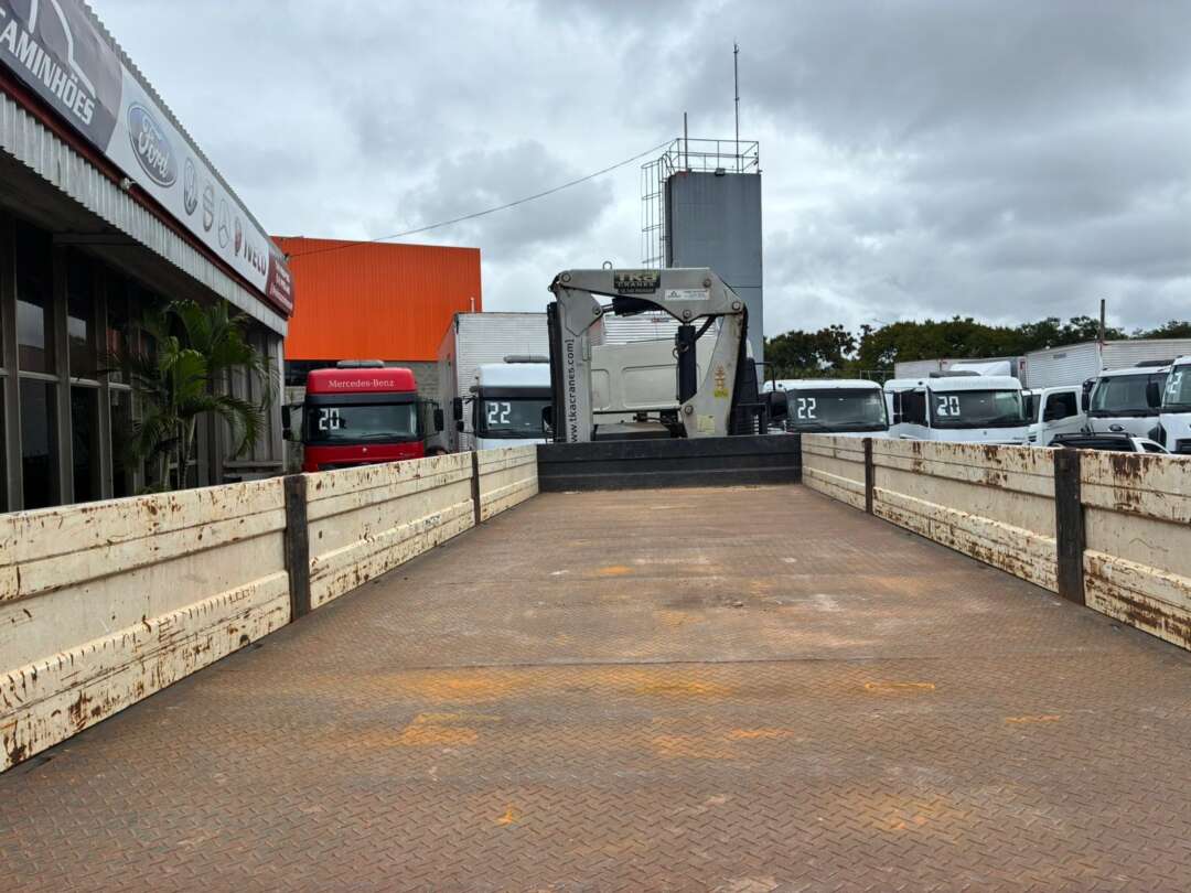 Caminhão VOLVO VM 270 Guincho Munck ANO 2021 de Vieira Caminhões no Paraná