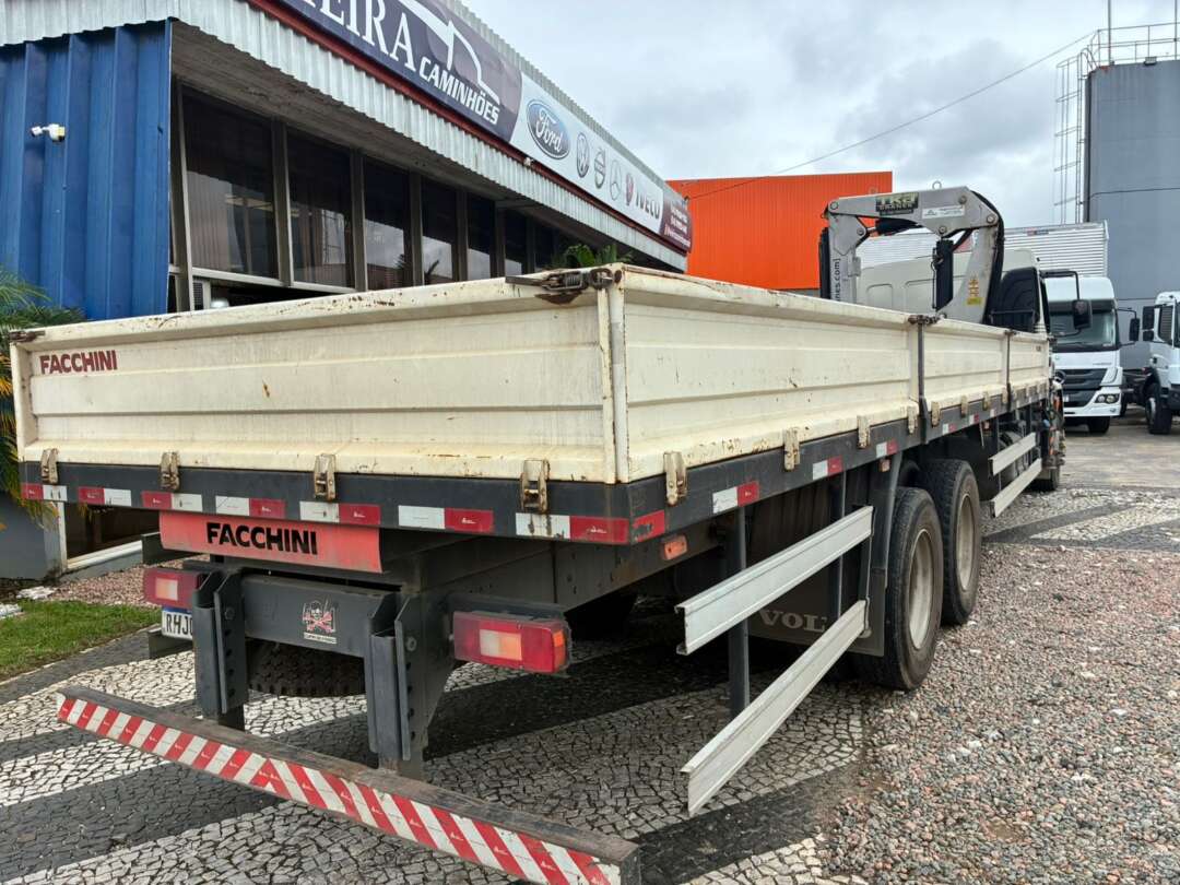 Caminhão VOLVO VM 270 Guincho Munck ANO 2021 de Vieira Caminhões no Paraná