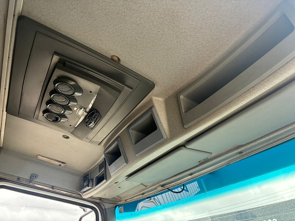 Caminhão MERCEDES BENZ MB 1719 Chassis ANO 2013 de Vieira Caminhões no Paraná