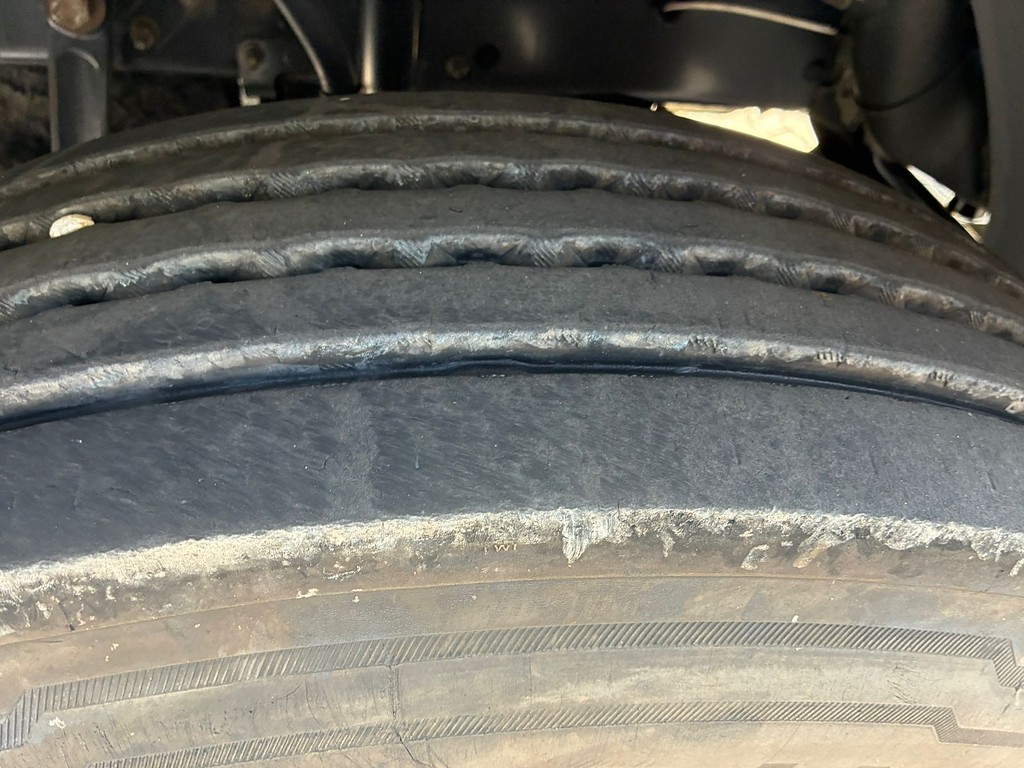 Caminhão VOLVO VM 260 Baú Sider ANO 2011 de Vieira Caminhões no Paraná