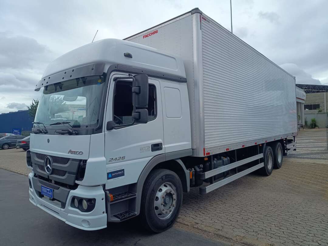 Caminhão MERCEDES BENZ MB 2426 Baú Furgão ANO 2022 de Vieira Caminhões no Paraná