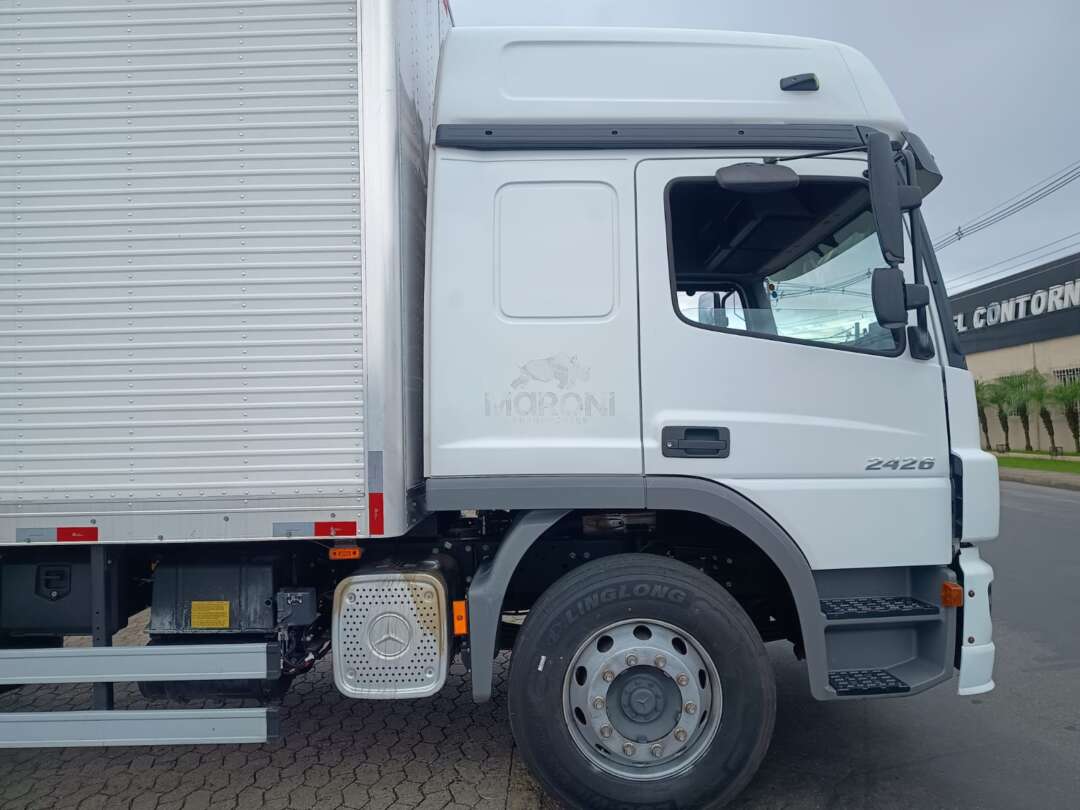 Caminhão MERCEDES BENZ MB 2426 Baú Furgão ANO 2022 de Vieira Caminhões no Paraná