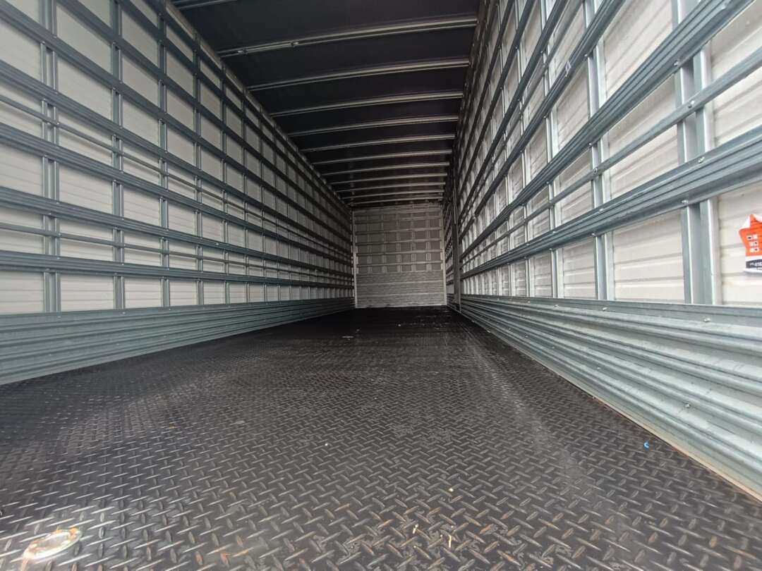 Caminhão MERCEDES BENZ MB 2426 Baú Furgão ANO 2022 de Vieira Caminhões no Paraná