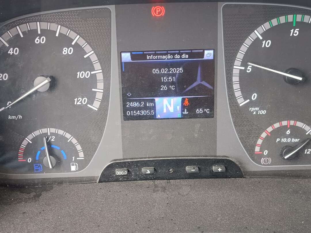 Caminhão MERCEDES BENZ MB 2426 Baú Furgão ANO 2022 de Vieira Caminhões no Paraná