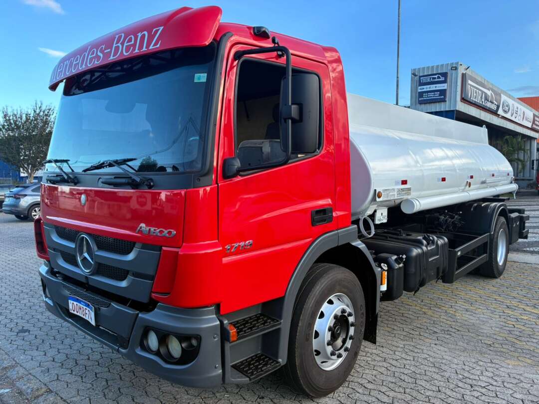 Caminhão MERCEDES BENZ MB 1719 Tanque&nbsp;Aço ANO 2016 de Vieira Caminhões no Paraná