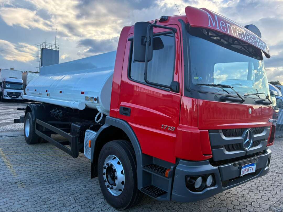 Caminhão MERCEDES BENZ MB 1719 Tanque&nbsp;Aço ANO 2016 de Vieira Caminhões no Paraná