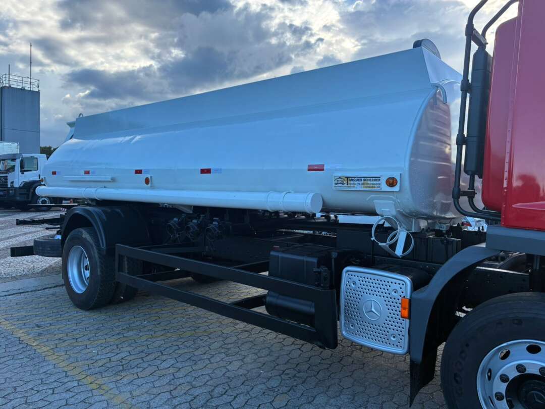 Caminhão MERCEDES BENZ MB 1719 Tanque&nbsp;Aço ANO 2016 de Vieira Caminhões no Paraná