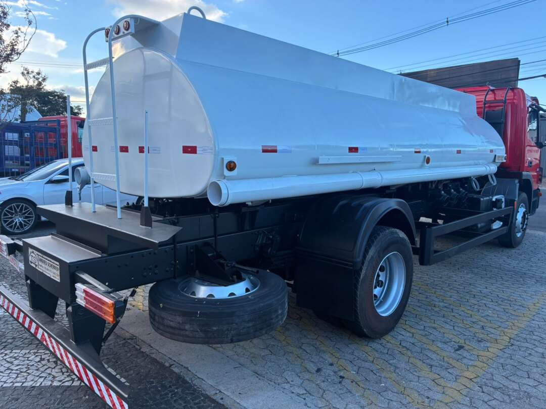 Caminhão MERCEDES BENZ MB 1719 Tanque&nbsp;Aço ANO 2016 de Vieira Caminhões no Paraná