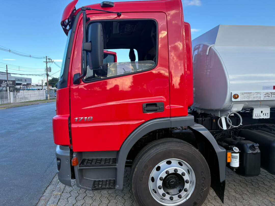 Caminhão MERCEDES BENZ MB 1719 Tanque&nbsp;Aço ANO 2016 de Vieira Caminhões no Paraná