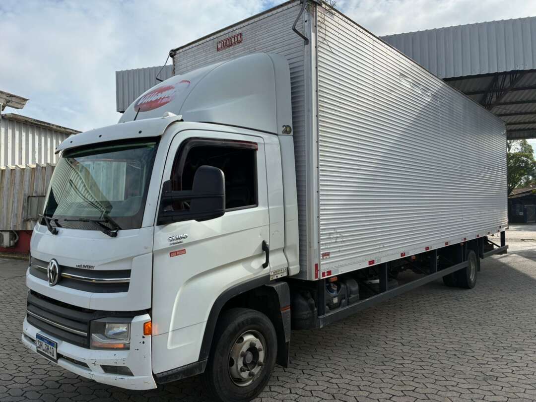 Caminhão VOLKSWAGEN VW 11180 Baú Furgão ANO 2023 de Vieira Caminhões no Paraná