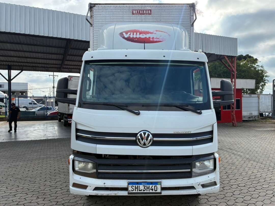 Caminhão VOLKSWAGEN VW 11180 Baú Furgão ANO 2023 de Vieira Caminhões no Paraná