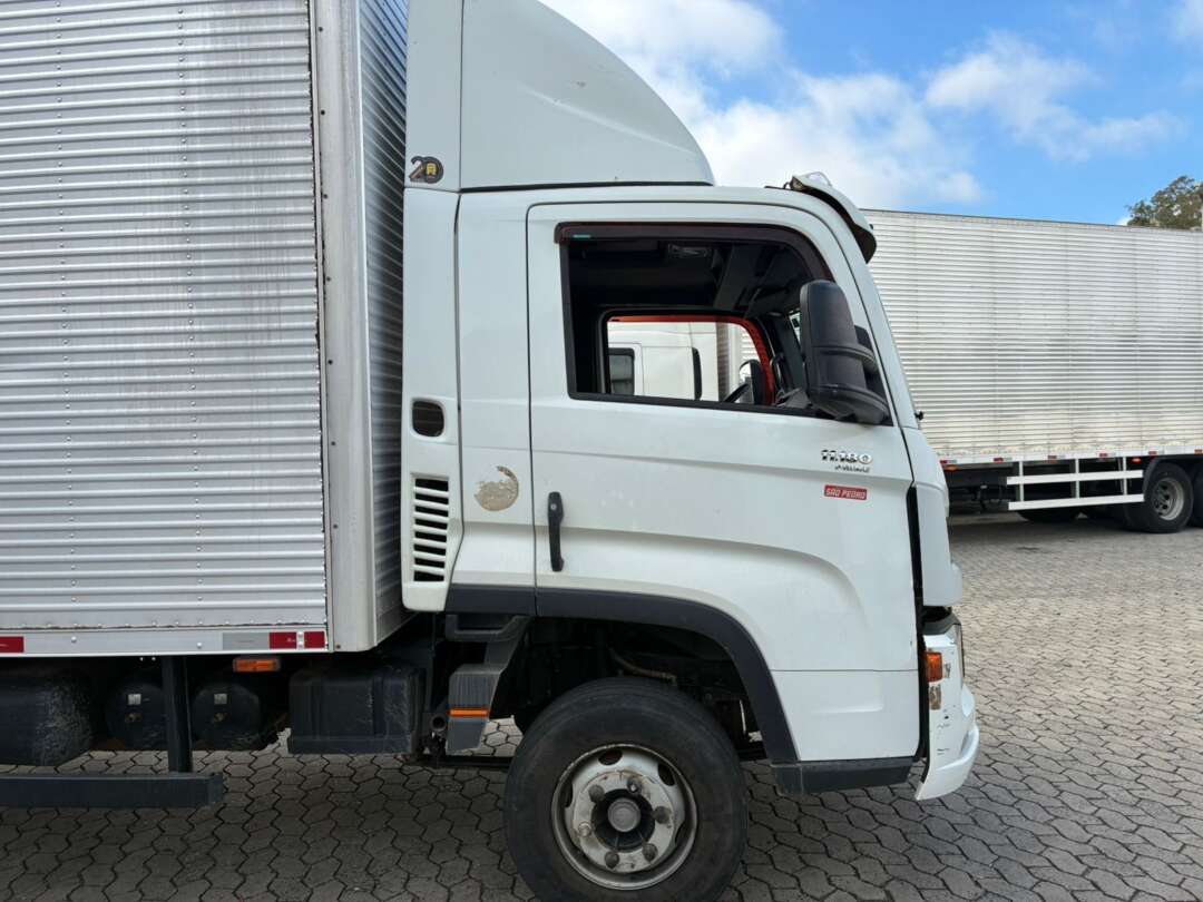 Caminhão VOLKSWAGEN VW 11180 Baú Furgão ANO 2023 de Vieira Caminhões no Paraná
