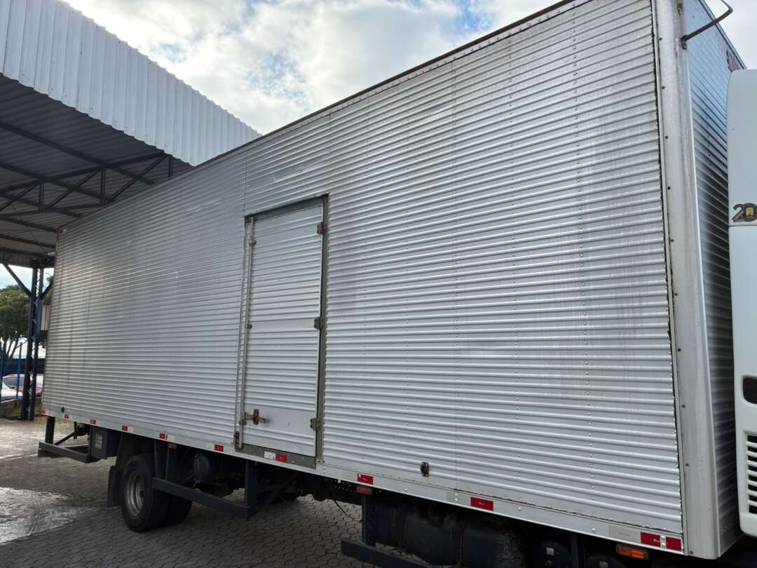 Caminhão VOLKSWAGEN VW 11180 Baú Furgão ANO 2023 de Vieira Caminhões no Paraná