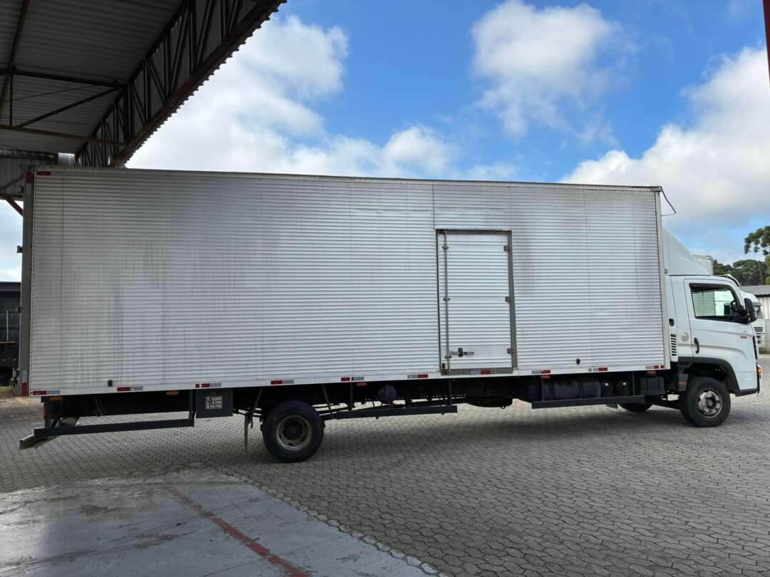 Caminhão VOLKSWAGEN VW 11180 Baú Furgão ANO 2023 de Vieira Caminhões no Paraná