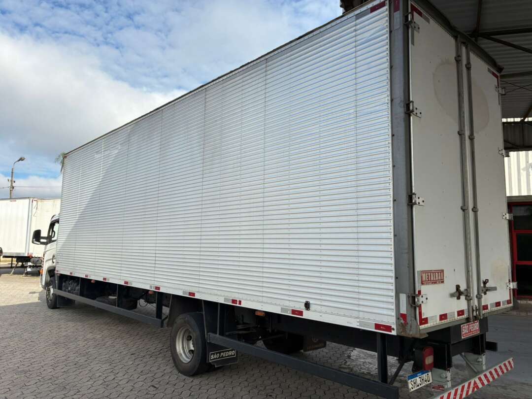 Caminhão VOLKSWAGEN VW 11180 Baú Furgão ANO 2023 de Vieira Caminhões no Paraná