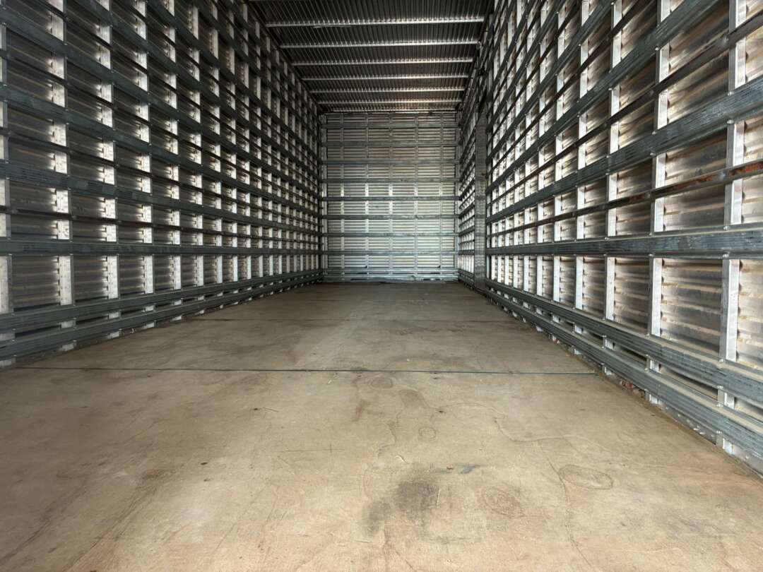 Caminhão VOLKSWAGEN VW 11180 Baú Furgão ANO 2023 de Vieira Caminhões no Paraná