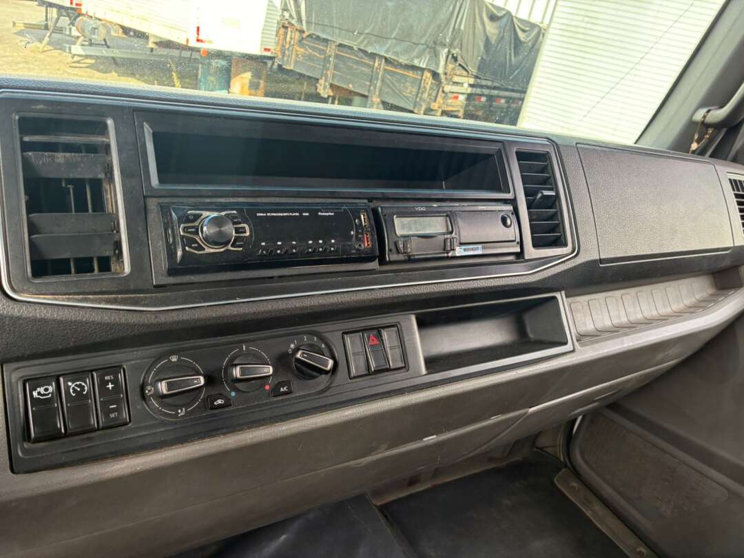 Caminhão VOLKSWAGEN VW 11180 Baú Furgão ANO 2023 de Vieira Caminhões no Paraná