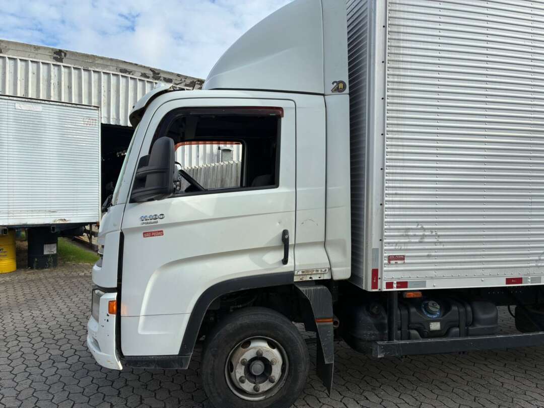 Caminhão VOLKSWAGEN VW 11180 Baú Furgão ANO 2023 de Vieira Caminhões no Paraná