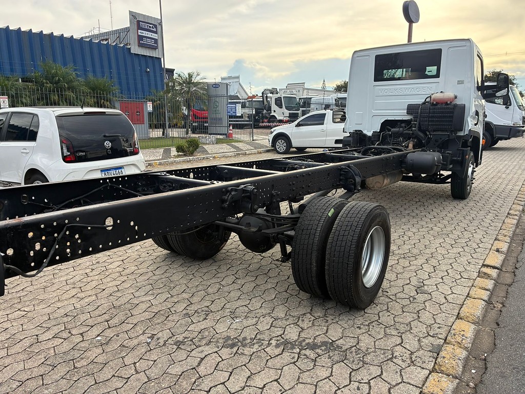 Caminhão VOLKSWAGEN VW 11180 Chassis ANO 2022 de Vieira Caminhões no Paraná