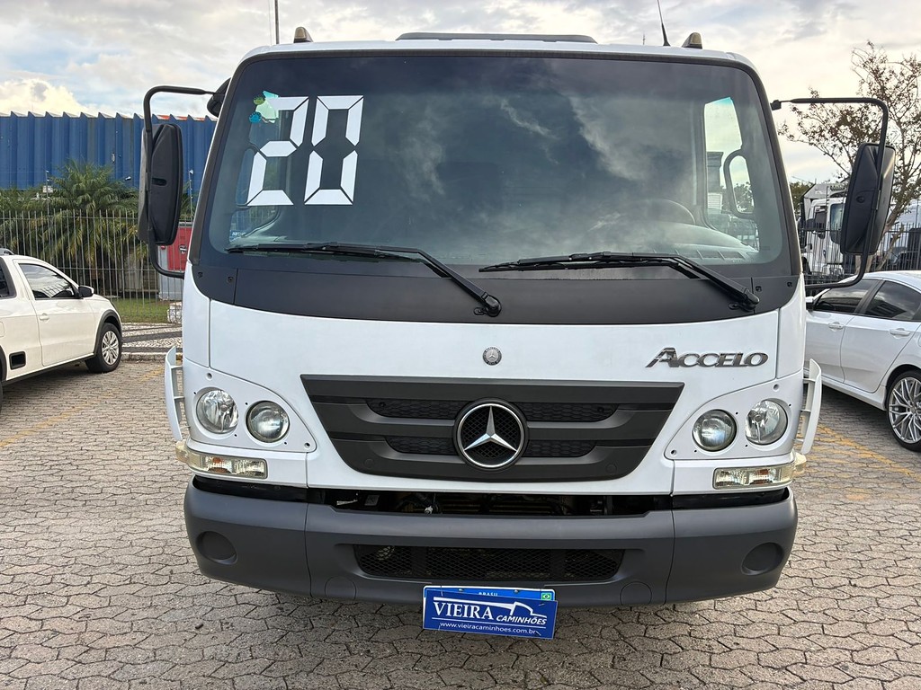 Caminhão MERCEDES BENZ MB 1016 Chassis ANO 2020 de Vieira Caminhões no Paraná