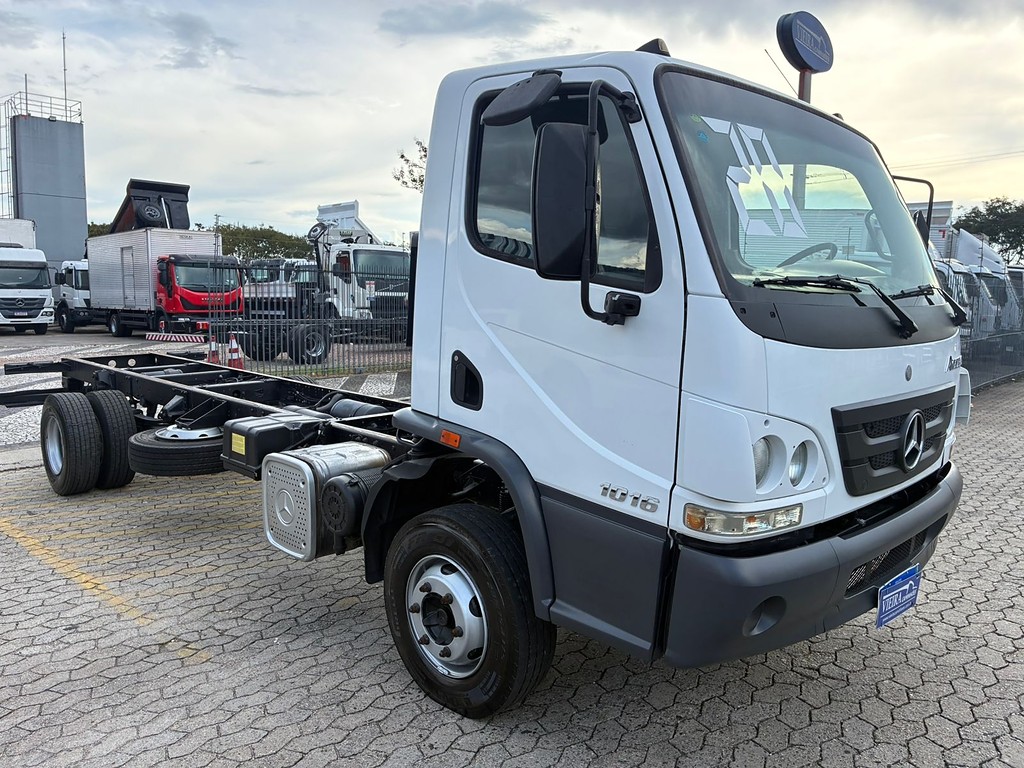Caminhão MERCEDES BENZ MB 1016 Chassis ANO 2020 de Vieira Caminhões no Paraná