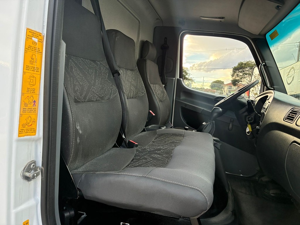 Caminhão MERCEDES BENZ MB 1016 Chassis ANO 2020 de Vieira Caminhões no Paraná