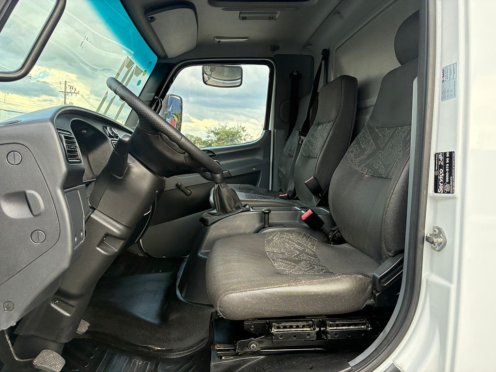 Caminhão MERCEDES BENZ MB 1016 Chassis ANO 2020 de Vieira Caminhões no Paraná