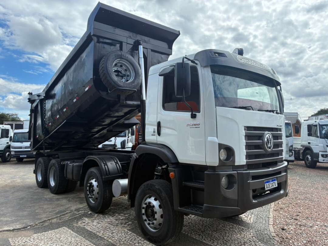 Caminhão VOLKSWAGEN VW 31280 Caçamba Basculante ANO 2016 de Vieira Caminhões no Paraná
