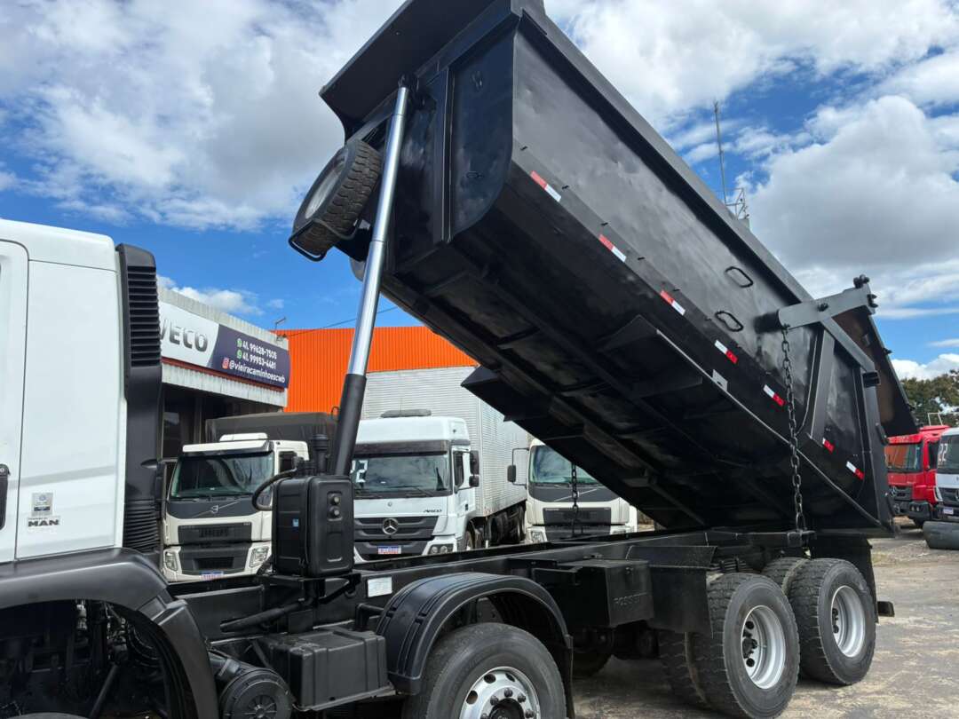 Caminhão VOLKSWAGEN VW 31280 Caçamba Basculante ANO 2016 de Vieira Caminhões no Paraná