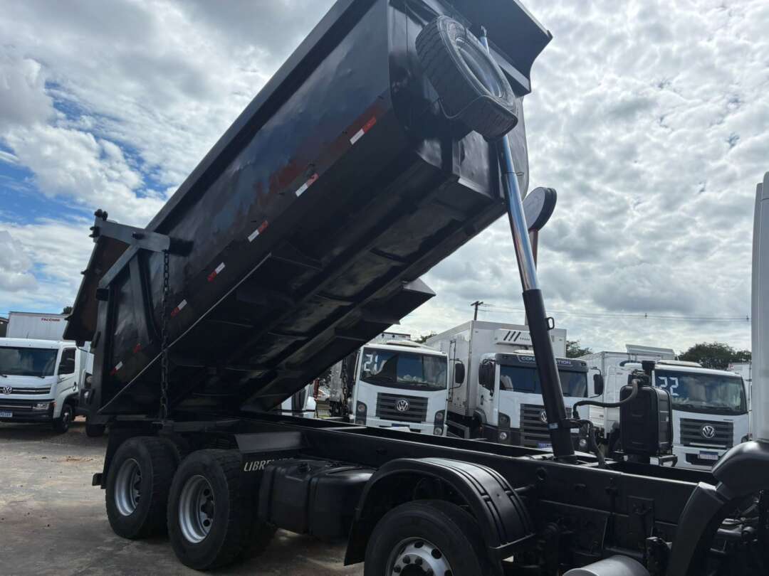 Caminhão VOLKSWAGEN VW 31280 Caçamba Basculante ANO 2016 de Vieira Caminhões no Paraná