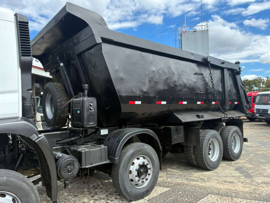 Caminhão VOLKSWAGEN VW 31280 Caçamba Basculante ANO 2016 de Vieira Caminhões no Paraná