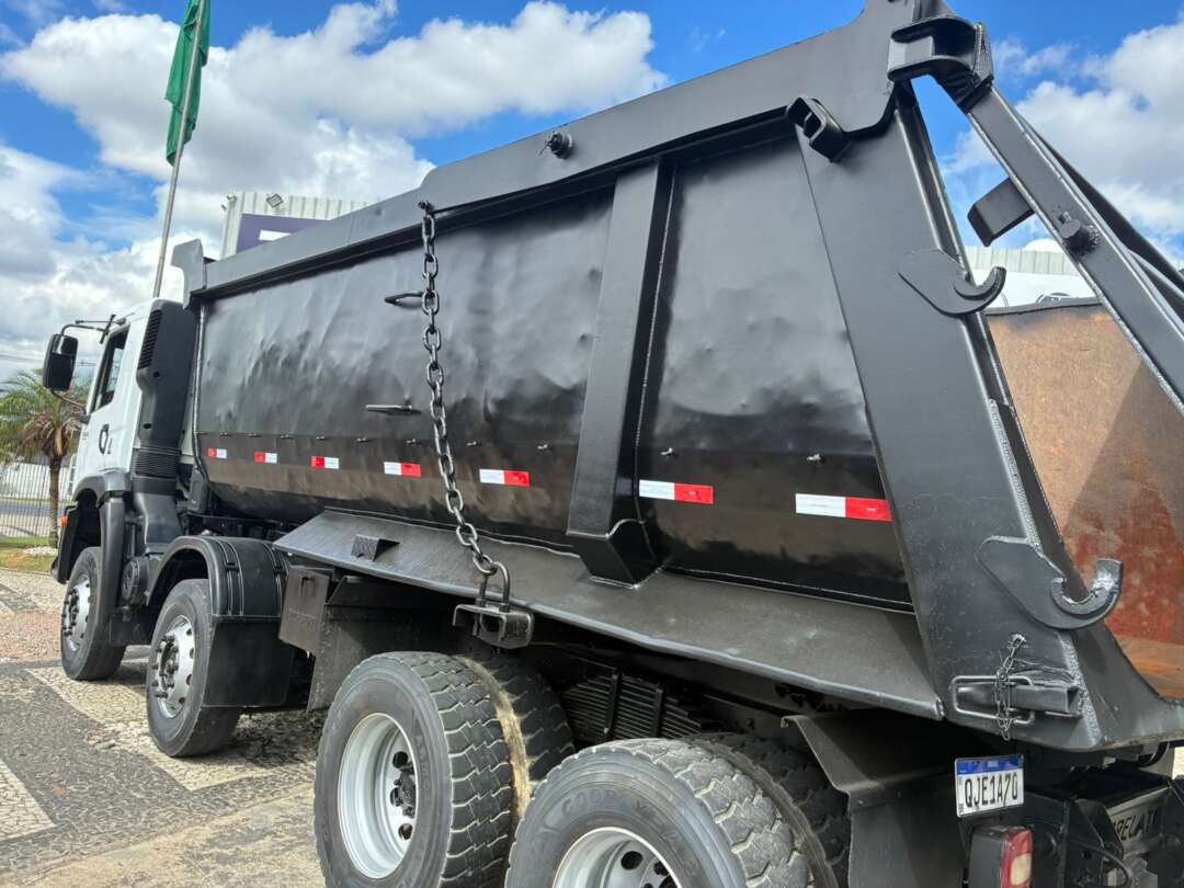 Caminhão VOLKSWAGEN VW 31280 Caçamba Basculante ANO 2016 de Vieira Caminhões no Paraná