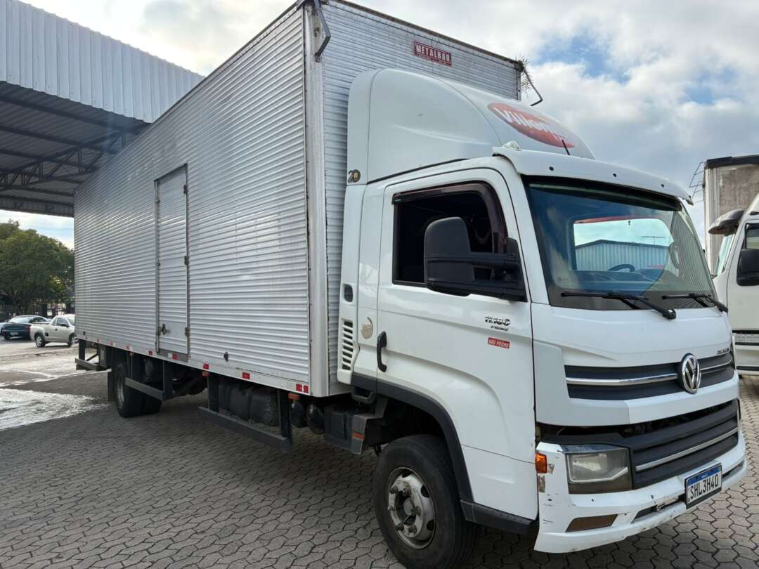 Caminhão VOLKSWAGEN VW 11180 Baú Furgão ANO 2023 de Vieira Caminhões no Paraná