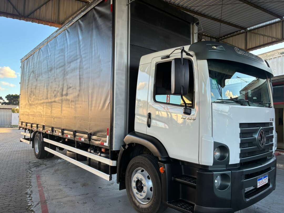 Caminhão VOLKSWAGEN VW 13180 Baú Sider ANO 2012 de Vieira Caminhões no Paraná