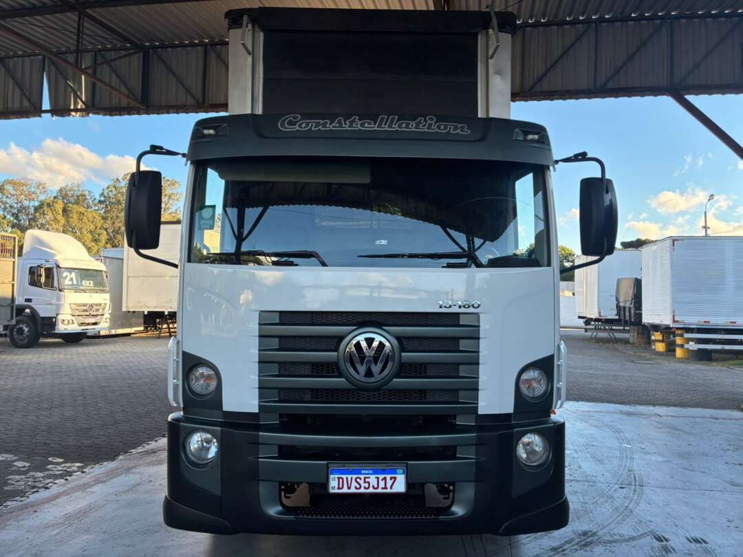 Caminhão VOLKSWAGEN VW 13180 Baú Sider ANO 2012 de Vieira Caminhões no Paraná