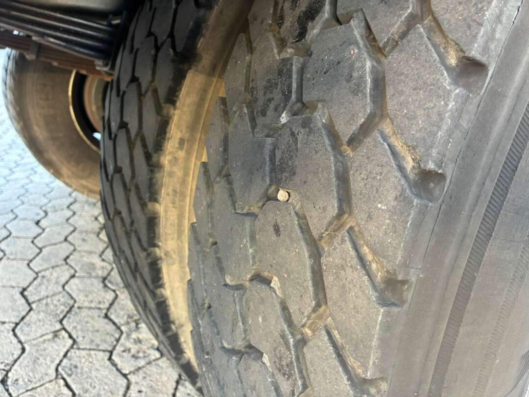 Caminhão VOLKSWAGEN VW 13180 Baú Sider ANO 2012 de Vieira Caminhões no Paraná