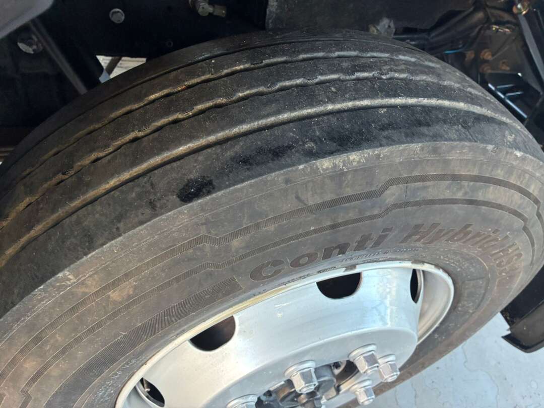 Caminhão VOLKSWAGEN VW 13180 Baú Sider ANO 2012 de Vieira Caminhões no Paraná