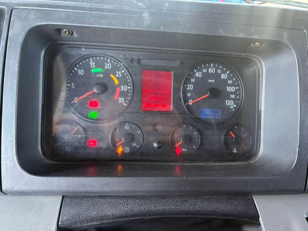 Caminhão VOLKSWAGEN VW 13180 Baú Sider ANO 2012 de Vieira Caminhões no Paraná