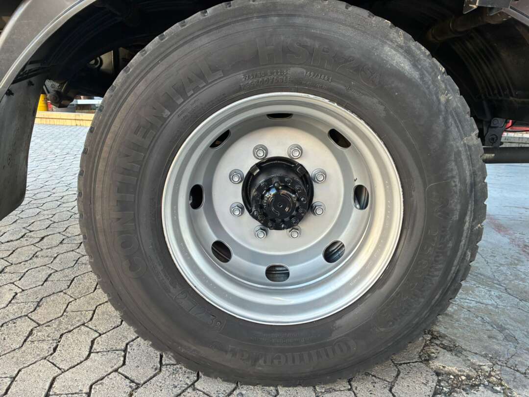 Caminhão VOLKSWAGEN VW 13180 Baú Sider ANO 2012 de Vieira Caminhões no Paraná