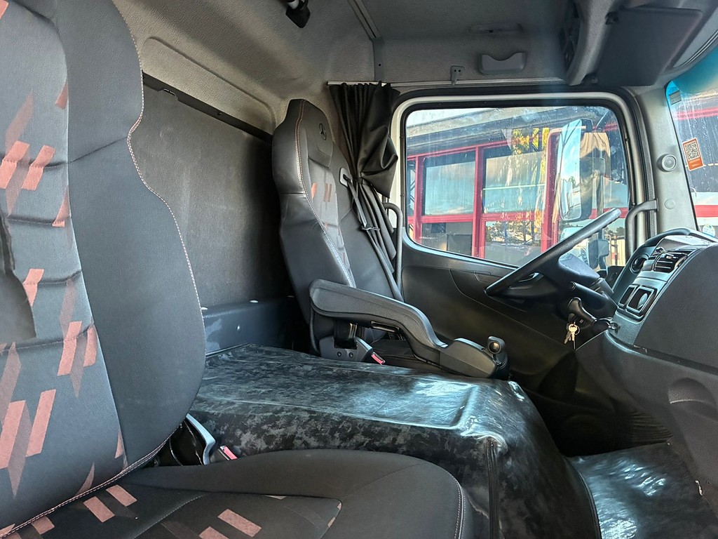 Caminhão MERCEDES BENZ MB 2430 Chassis ANO 2021 de Vieira Caminhões no Paraná